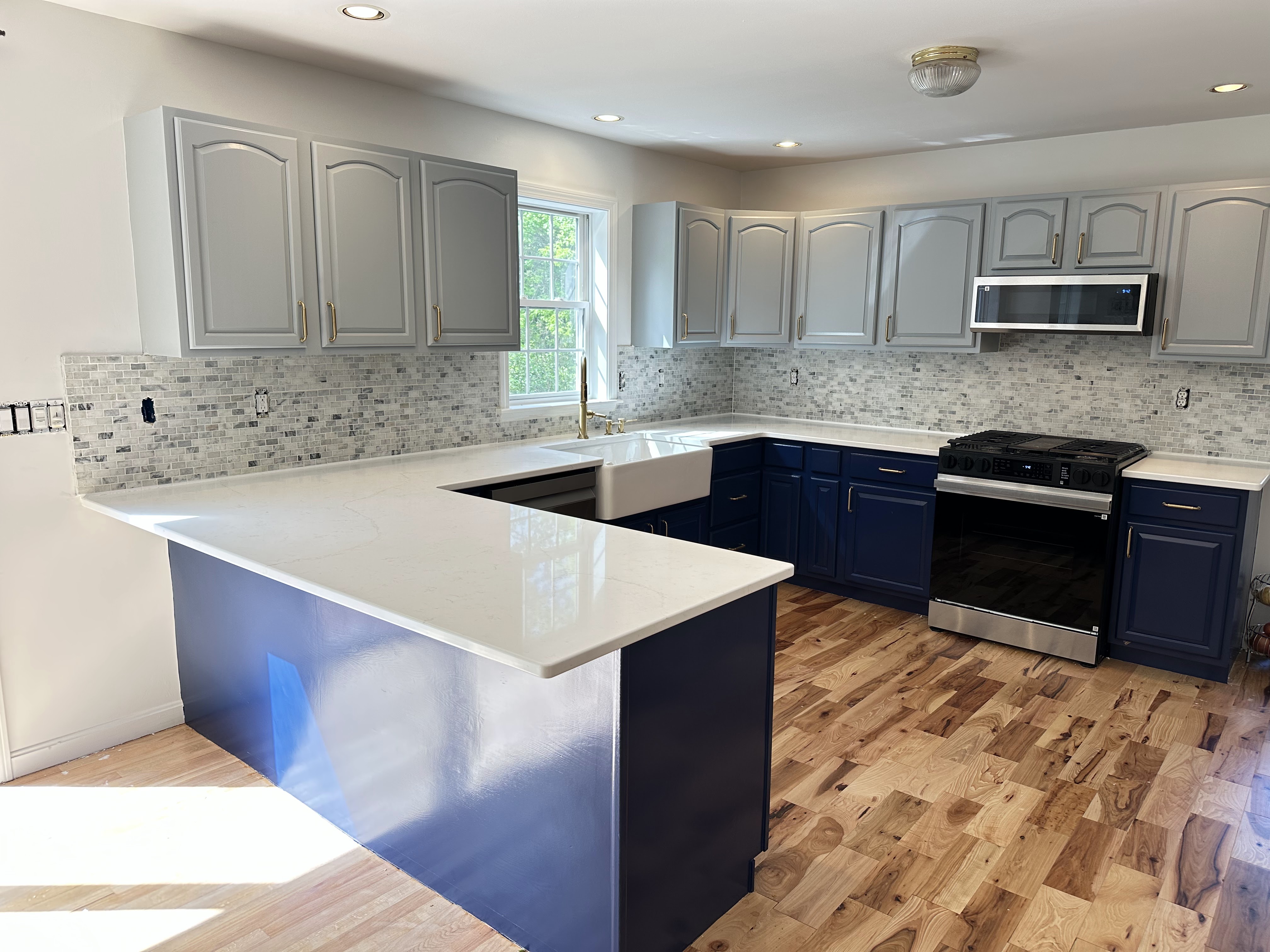 Modern cabinet painting with smooth profiles and premium finish