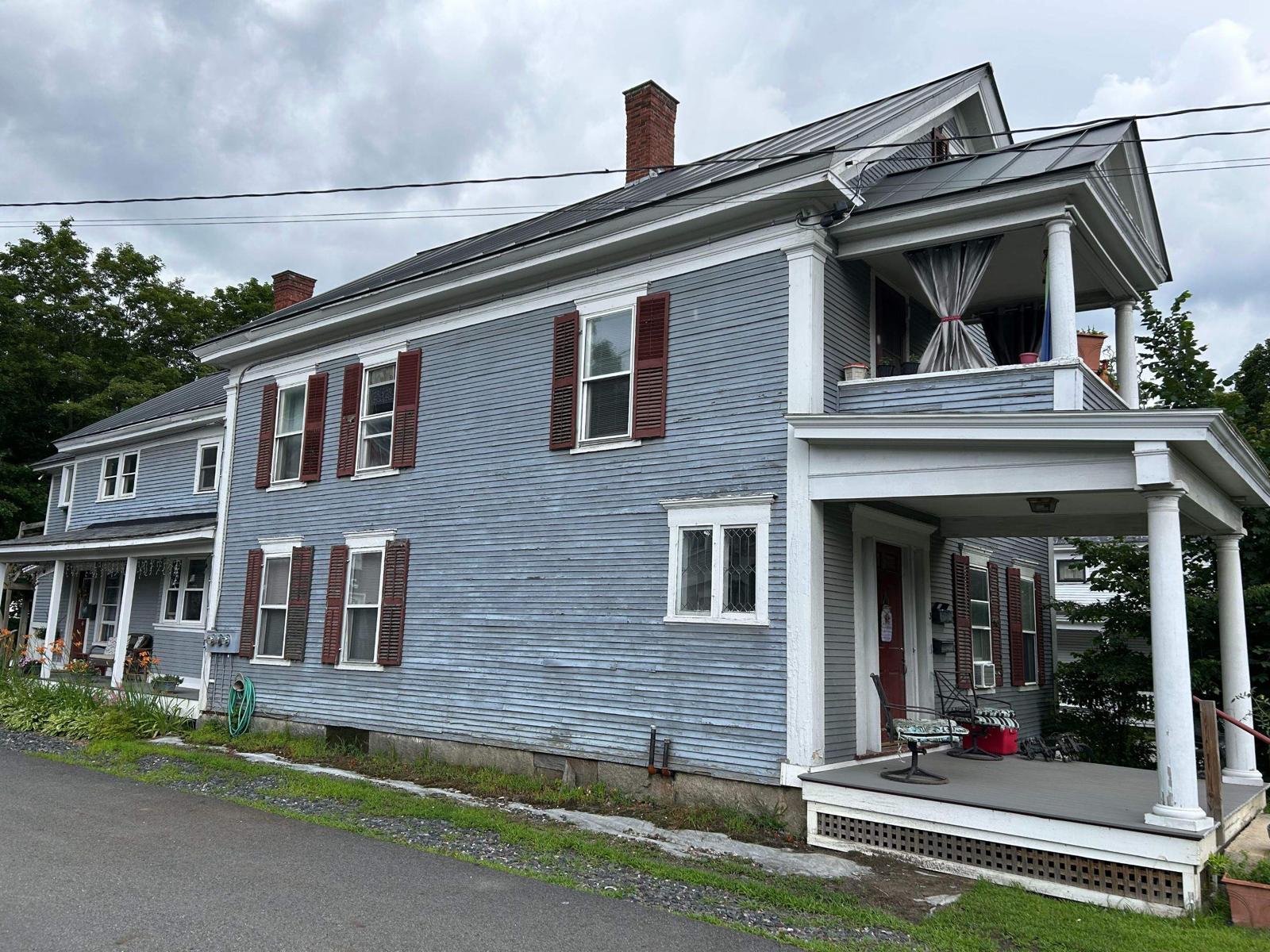 Fence staining project with uniform natural wood tone