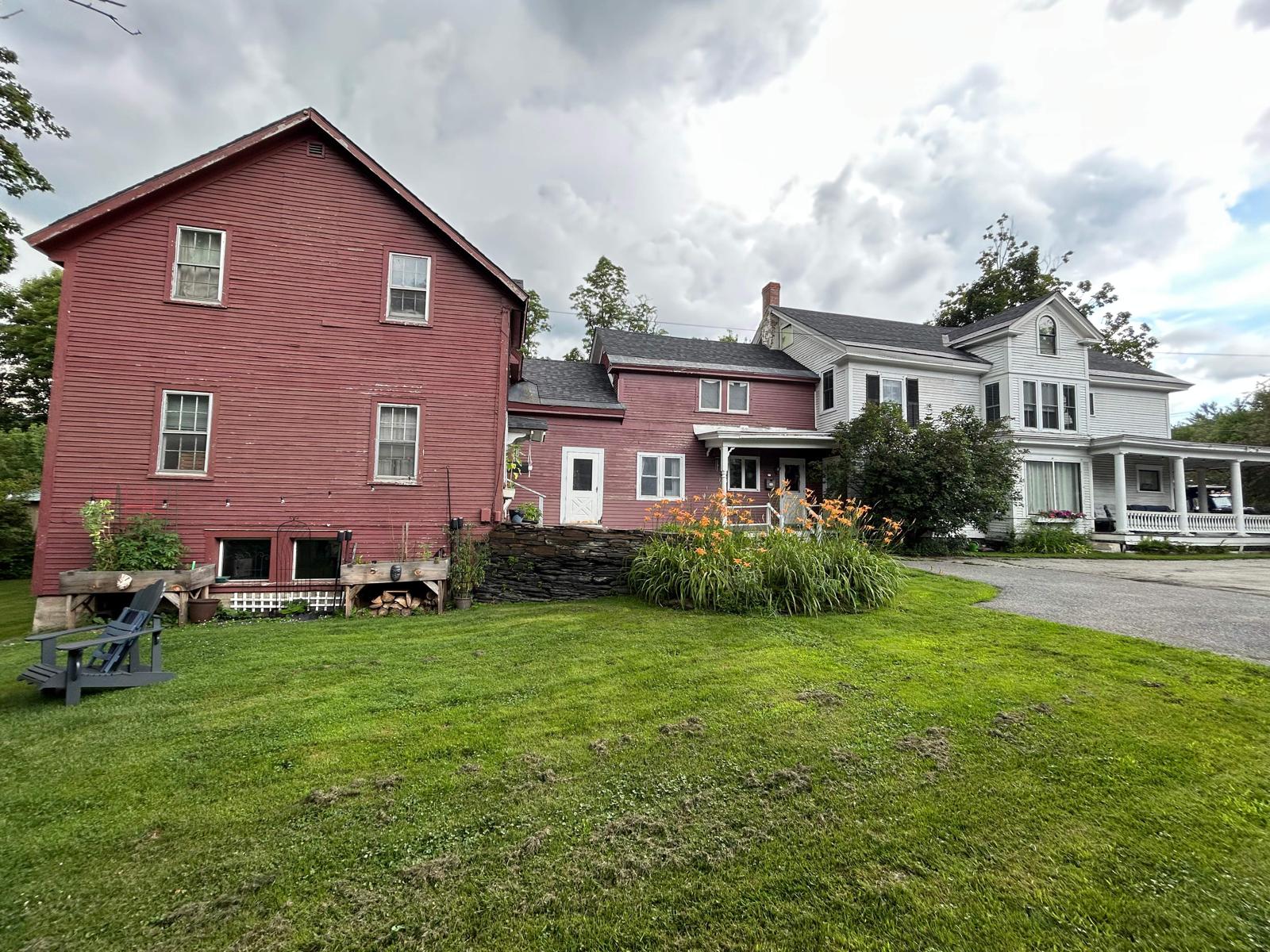 Fence staining project with uniform natural wood tone