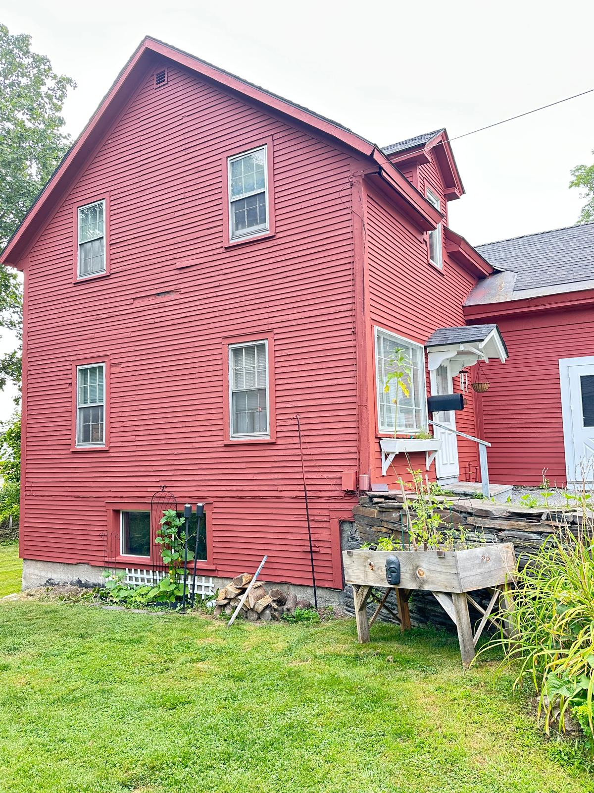 Fence staining project with uniform natural wood tone
